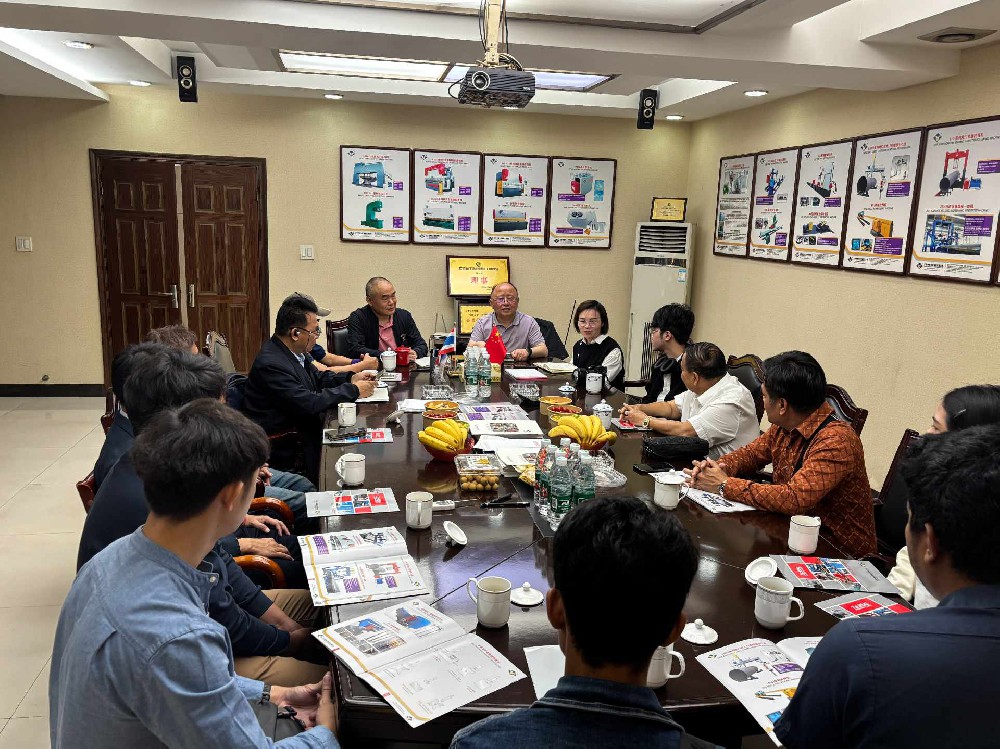 熱烈歡迎泰國客戶蒞臨江蘇特威機(jī)床考察
